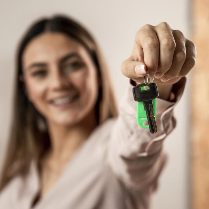 close-up-blurry-woman-holding-keys